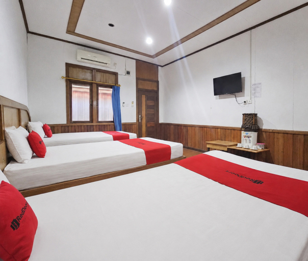 Bedroom 5, RedDoorz @ Derawan Beach Cottage, Berau