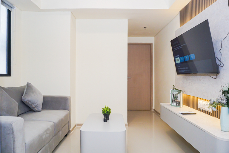 Living Room 5, Cozy Living at 2BR Apartment Meikarta District 2 By Travelio, Cikarang