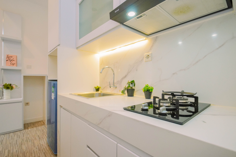 Others 2, Warm Minimalist 2BR at Apartment Tokyo Riverside PIK 2 By Travelio, Tangerang