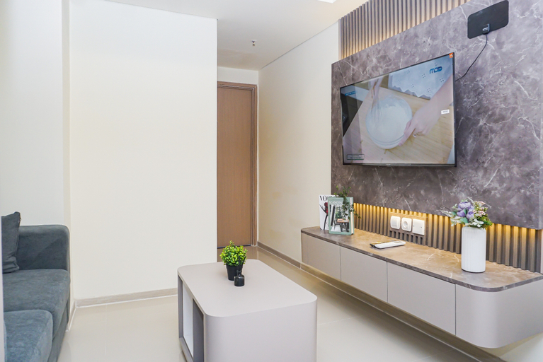 Living Room 4, Trendy and Comfortable 2BR at Apartment Meikarta District 2 By Travelio, Cikarang