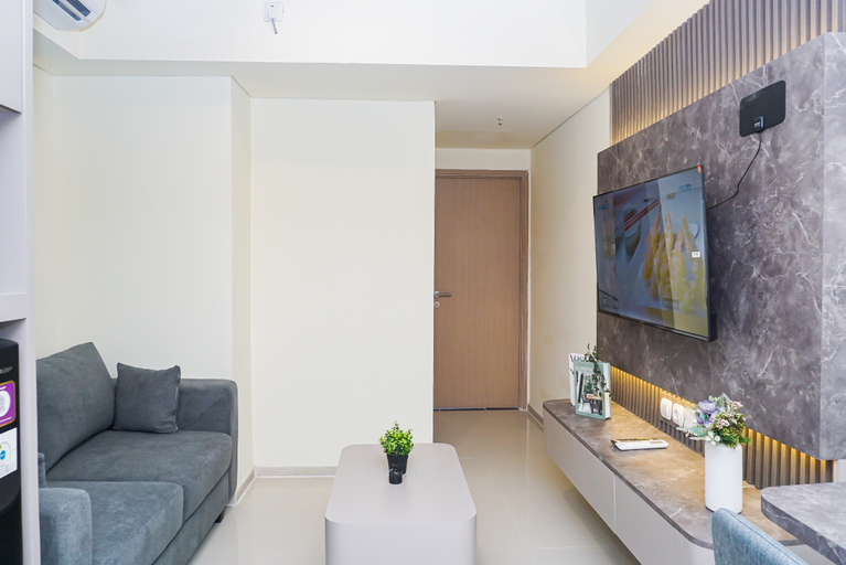 Living Room 3, Trendy and Comfortable 2BR at Apartment Meikarta District 2 By Travelio, Cikarang
