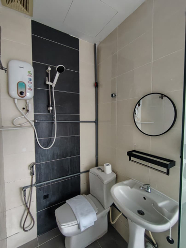 Bathroom 5, Swing & Pillows @ City Top Hotel Cheras, Kuala Lumpur, Hulu Langat