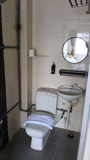 Bathroom 2, Swing & Pillows @ City Top Hotel Cheras, Kuala Lumpur, Hulu Langat