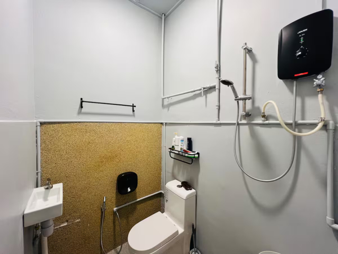 Bathroom 5, [2N -10%] Up to 19Pax | 4KM Sunway Velocity & KLCC, Kuala Lumpur