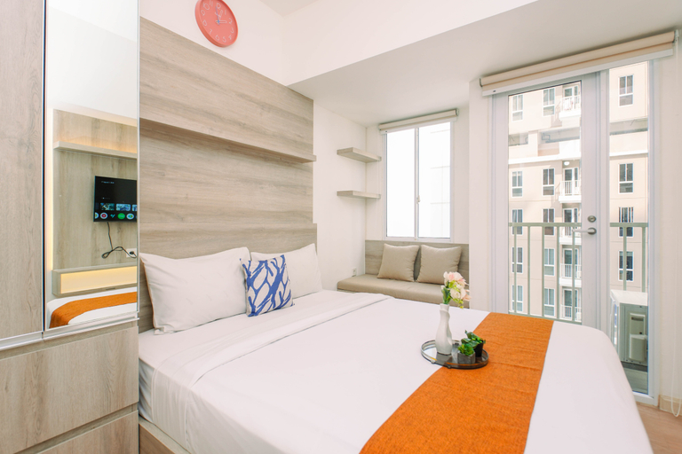 Bedroom 4, Classic Serene Studio Room at Apartment Tokyo Riverside PIK 2 By Travelio, Tangerang