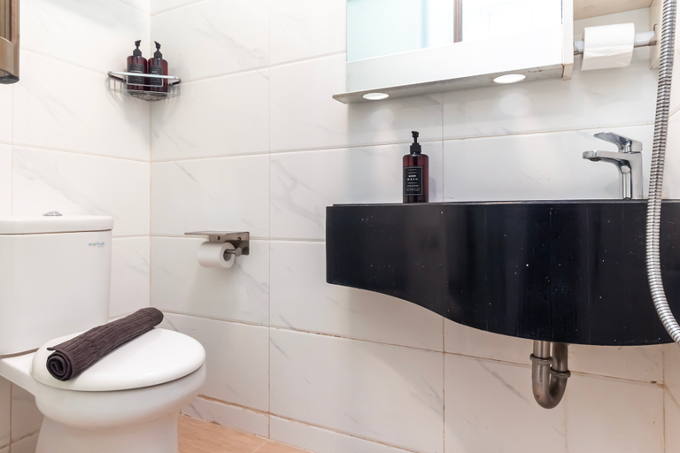 Bathroom 5, Pool view studio-Sky House BSD near AEON & ICE- L3, Tangerang Selatan
