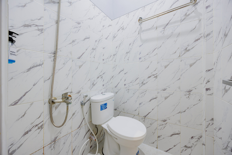 Bathroom 3, RedDoorz NH Syariah near UNIMUS 2 Semarang, Semarang