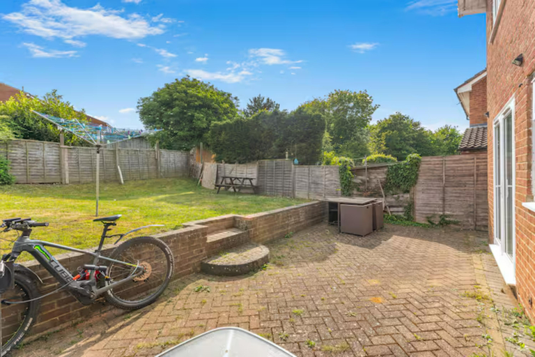 Others 5, Badger Haven: Apt 4 | Large Apartment in Brackley, Northamptonshire