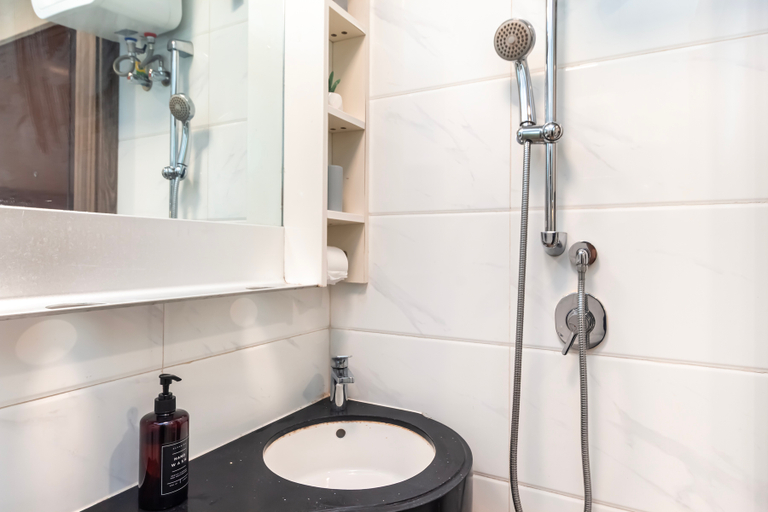 Bathroom 2, Pool view studio-Sky House BSD near AEON & ICE- L3, Tangerang Selatan