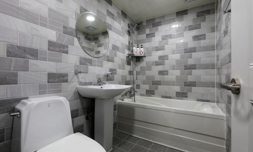 Bathroom 5, Gukmin Hotel, Gumi