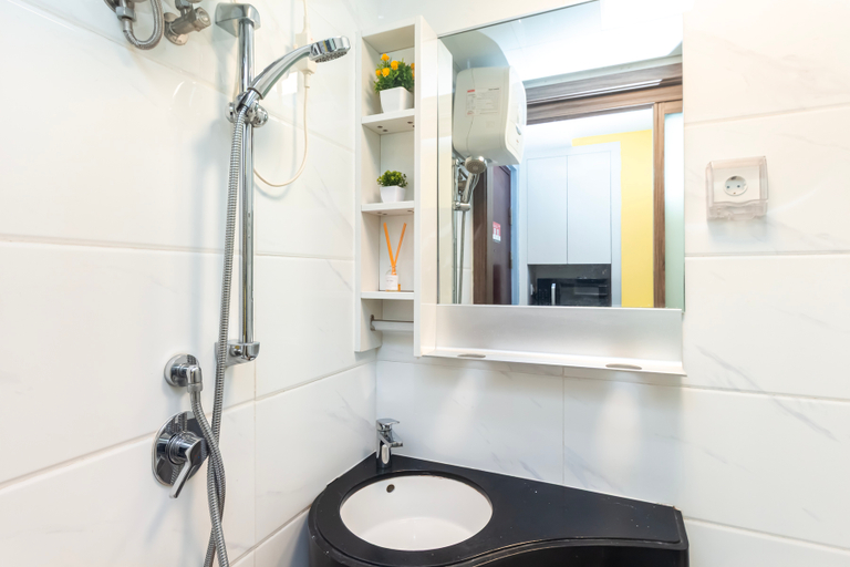 Bathroom 5, Studio at Sky House BSD Near AEON & ICE - L2, South Tangerang