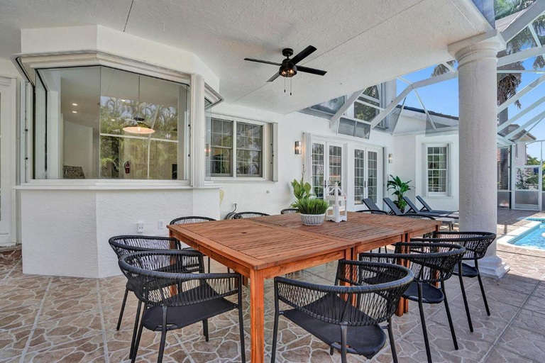 Swimming Pool 2, 6BR Elegant Hollywood Lakes Mansion with Private Pool & Spa, Broward