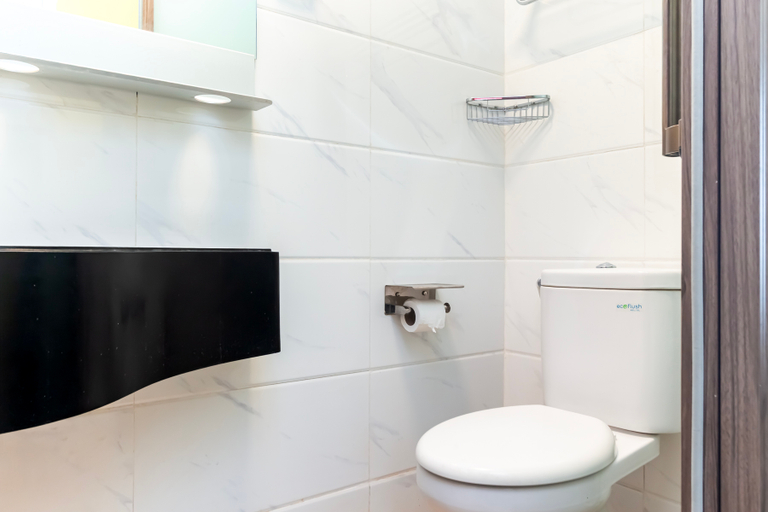 Bathroom 5, Studio at Sky House BSD Near AEON & ICE - L2, South Tangerang