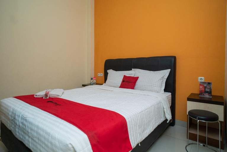 Bedroom 2, RedDoorz Plus near Cirebon Super Block Mall 2, Cirebon