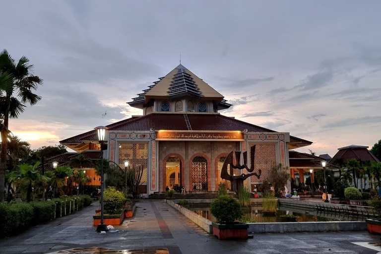 Exterior & Views 2, Wisma KAGAMA UGM, Sleman