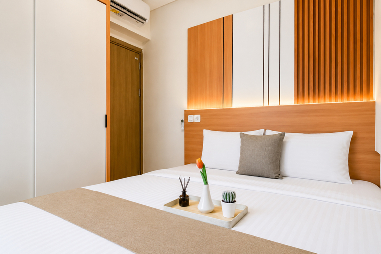 Bedroom 4, Sophisticated 2BR at Apartement Meikarta District 1 By Travelio, Cikarang