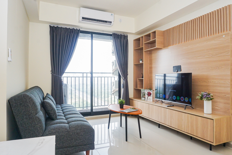 Living Room 2, Modern and Airy 3BR at Apartment Meikarta District 2 By Travelio, Cikarang