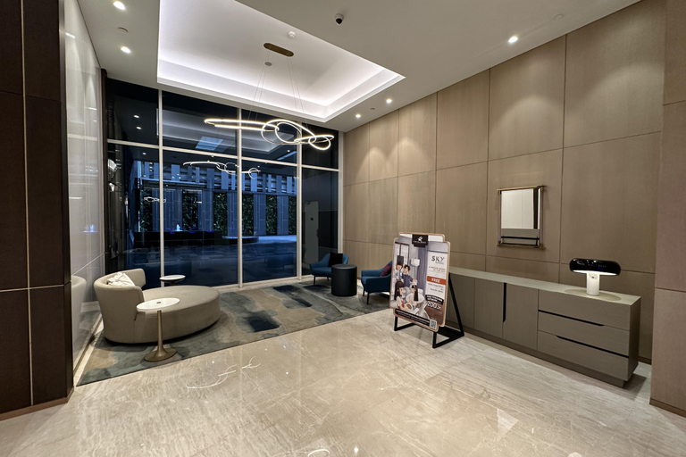 Others 4, Elegant Spacious Studio Loft at Apartment VieLoft SOHO dan SKY Residence By Travelio, Surabaya
