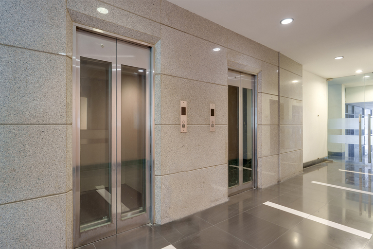 Lift, Grand Life Hotel Pantai Losari Makassar, Makassar
