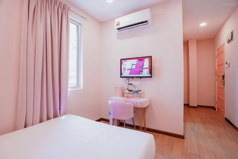 Bedroom 2, The Pink Boutique Hotel, Penang Island