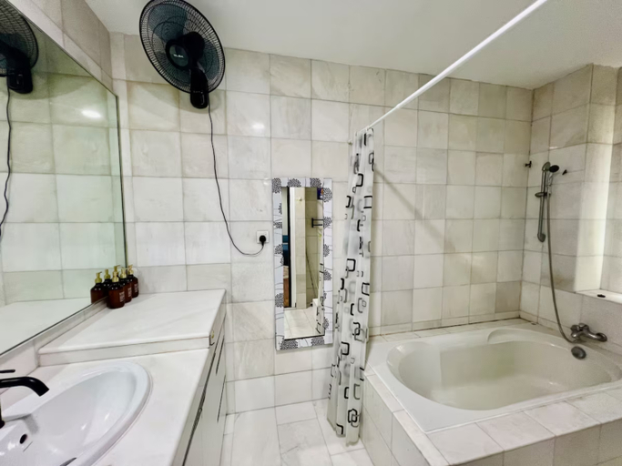 Bathroom 5, OUG Karaoke@4KM Pavilion2 &7KM MidValley|24Pax7Car, Kuala Lumpur