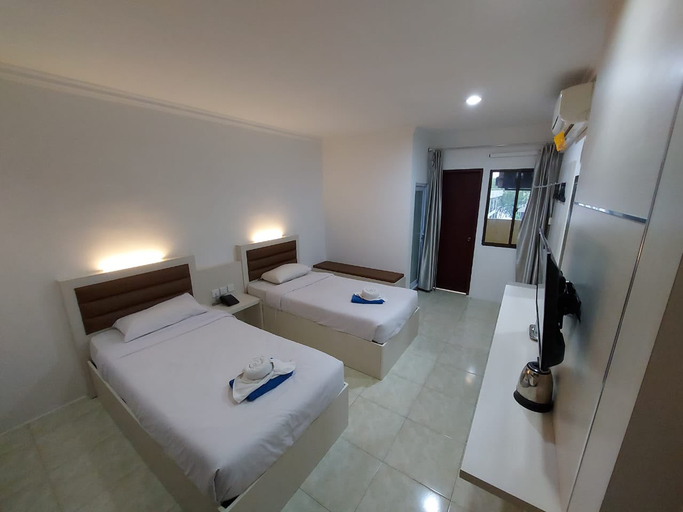 Bedroom 2, Penuin Hotel, Batam