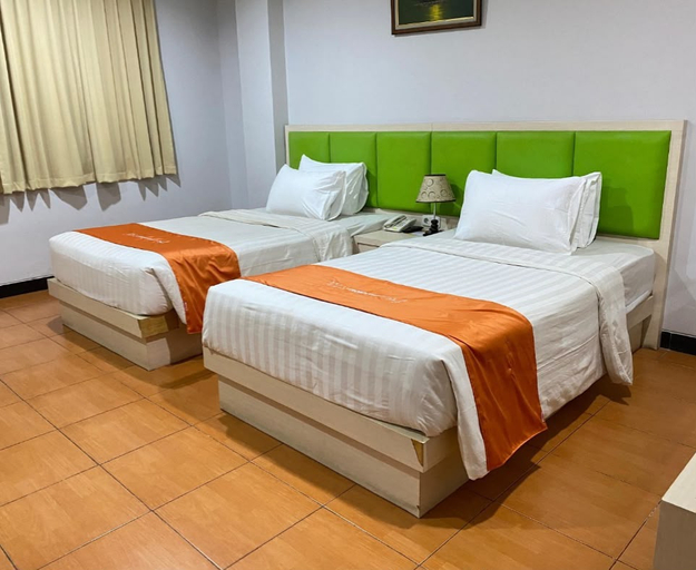 Front One HK Resort Semarang Room Type - Superior Twin
