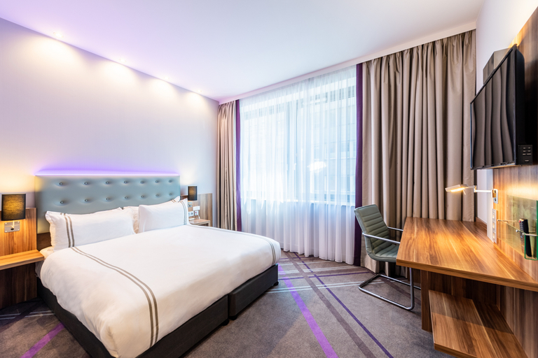 Bedroom 3, Premier Inn Frankfurt City Centre, Frankfurt am Main