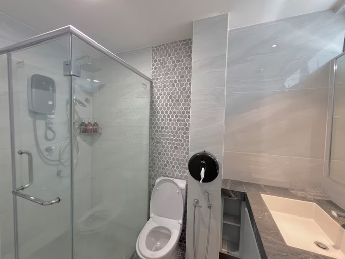 Bathroom 5, 5km SS2@15min Mid Valley&OneU ~KTV+PS5 (22Pax7Car), Petaling Jaya