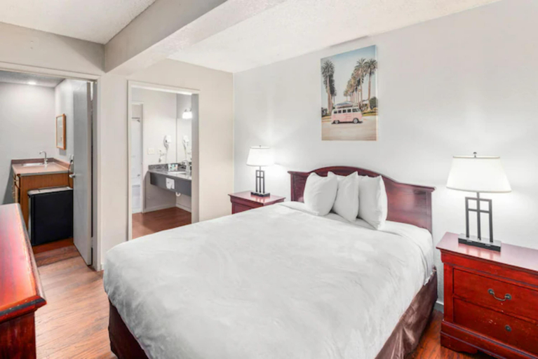 Bedroom 3, Inn at Lake Washington By OYO I-405, King