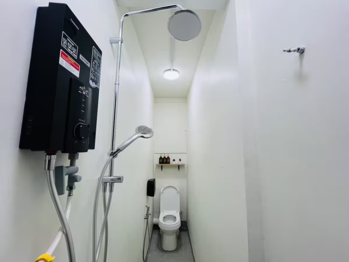 Bathroom 5, [2N -10%] 16Pax ~ Bathtub | Between SS2 and Sunway, Petaling Jaya
