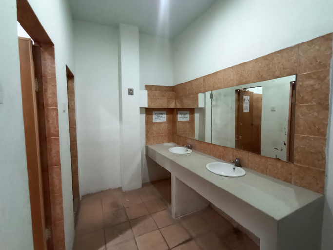 Bathroom 5, BANANA HOMESTAY MEDAN, Medan