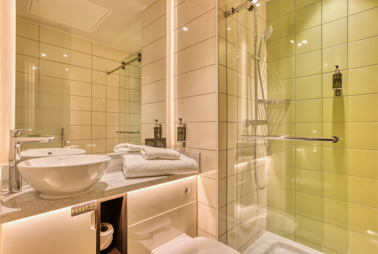 Bathroom 5, hub by Premier Inn London - Soho, London