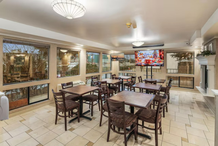 Food & Drinks 2, Inn at Lake Washington By OYO I-405, King