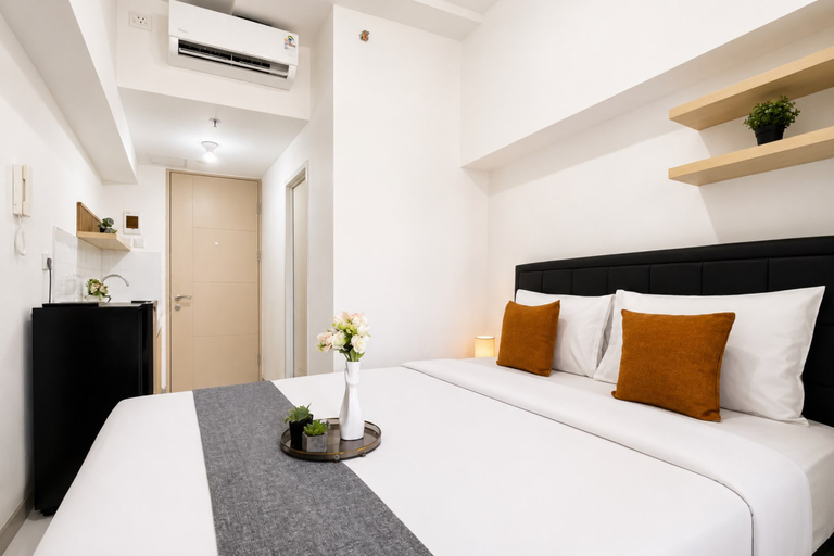 Bedroom 2, Modern Well Located Studio Room at Apartment Tokyo Riverside PIK 2 By Travelio, Tangerang