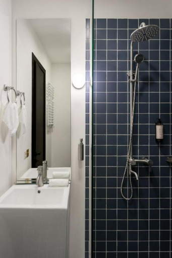 Bathroom 5, Castor & Pollux Hotel, Tbilisi