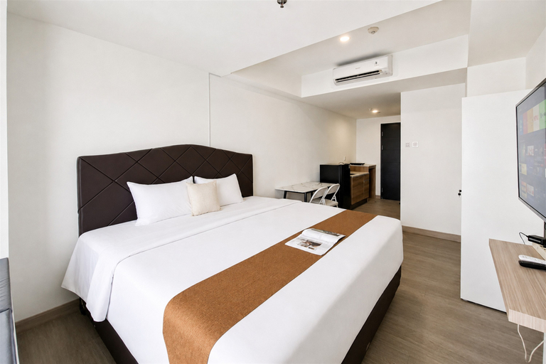 Bedroom 5, Homey Studio Room with City View at Apartment Collins Boulevard By Travelio, Tangerang