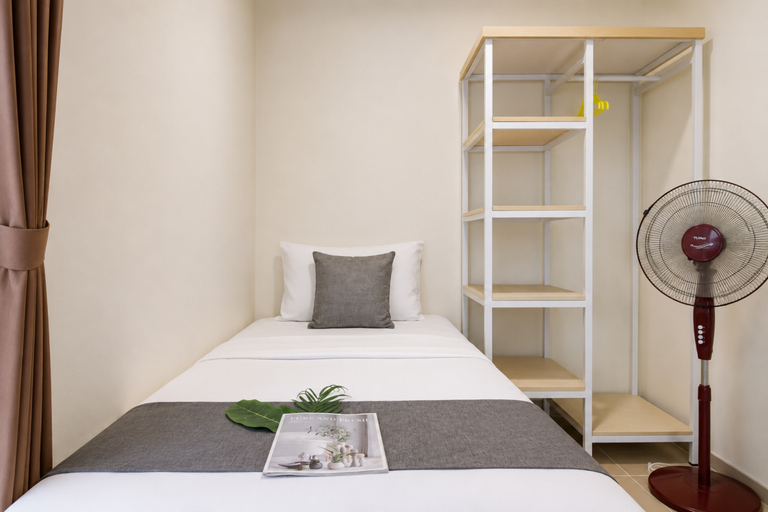 Bedroom 4, Modern Warm 2BR at Apartment Meikarta District 2 By Travelio, Cikarang