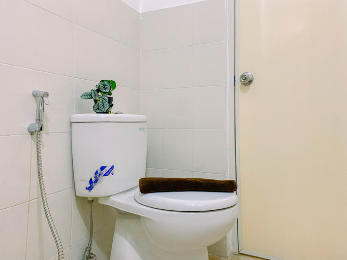 Bathroom 2, Airy and Modern 2BR at Apartment Teluk Intan By Travelio, Jakarta Utara