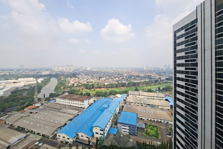 Exterior 4, Homey Studio Room with City View at Apartment Collins Boulevard By Travelio, Tangerang