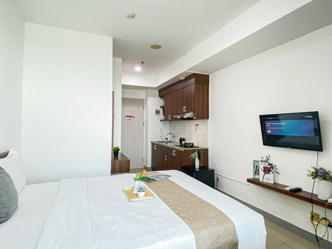Bedroom 2, Comfortable and Minimalist Studio Room at Apartment Grand Kamala Lagoon By Travelio, Bekasi