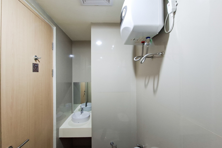 Bathroom 5, Restful Well Located Studio Room at Apartment Tree Park City BSD By Travelio, Tangerang Selatan