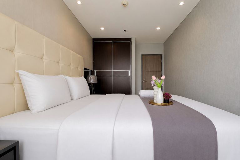 Bedroom 5, Chic and Comfortable 1BR at Apartment Praxis By Travelio, Surabaya