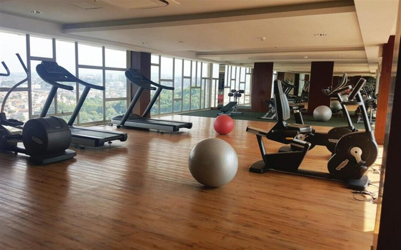 Fitness Center, Well Appointed Studio at Apartment The Pinnacle By Travelio, Semarang
