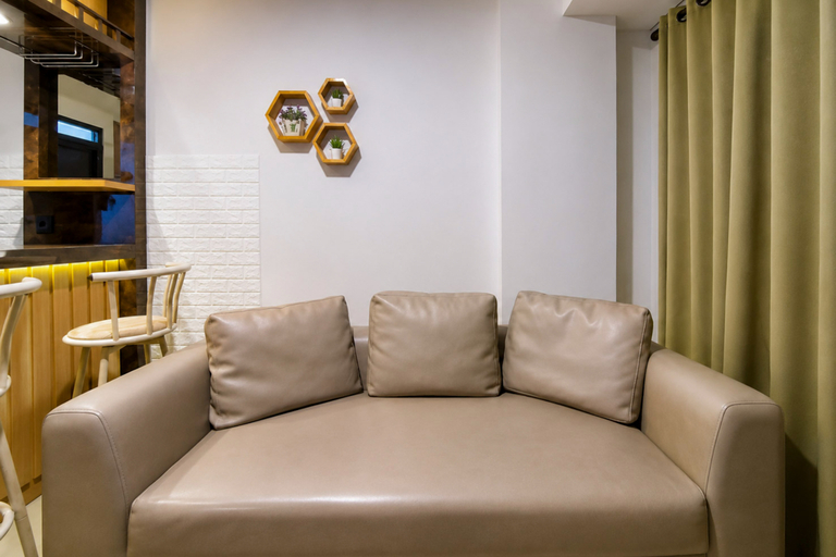 Living Room 3, Comfortable 2BR at Gateway Pasteur Apartment By Travelio, Bandung