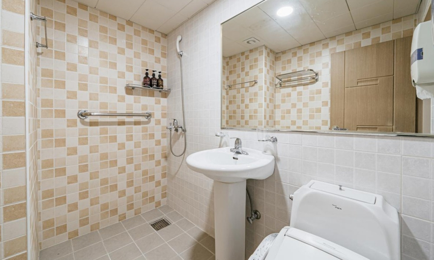 Bathroom 5, Gumi Road Hotel, Gumi