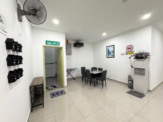 Public Area 5, U Guest House 2 by StayZy, Tanah Merah