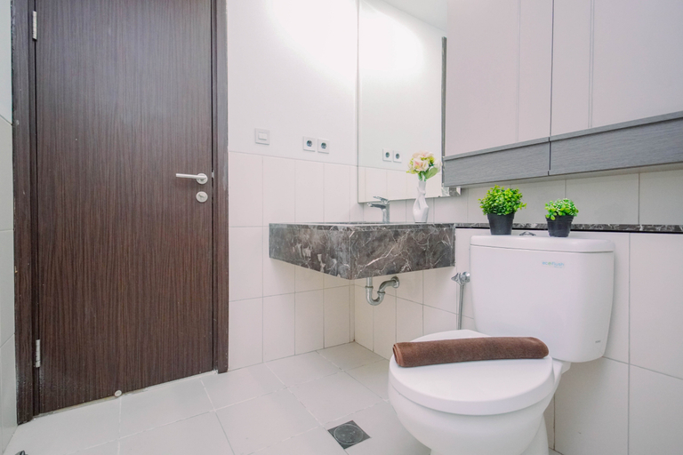 Bathroom 4, Affordable Value Studio at Apartment Nine Residence by Travelio, Jakarta Selatan