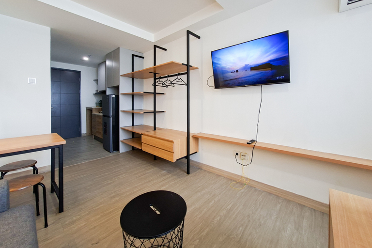 Bedroom 3, Homey Well Located Studio Room at Apartment Collins Boulevard By Travelio, Tangerang