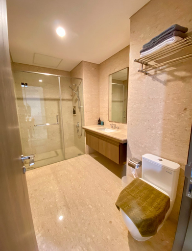 Bathroom, Apartemen 31 Sudirman Suites By AR, Makassar